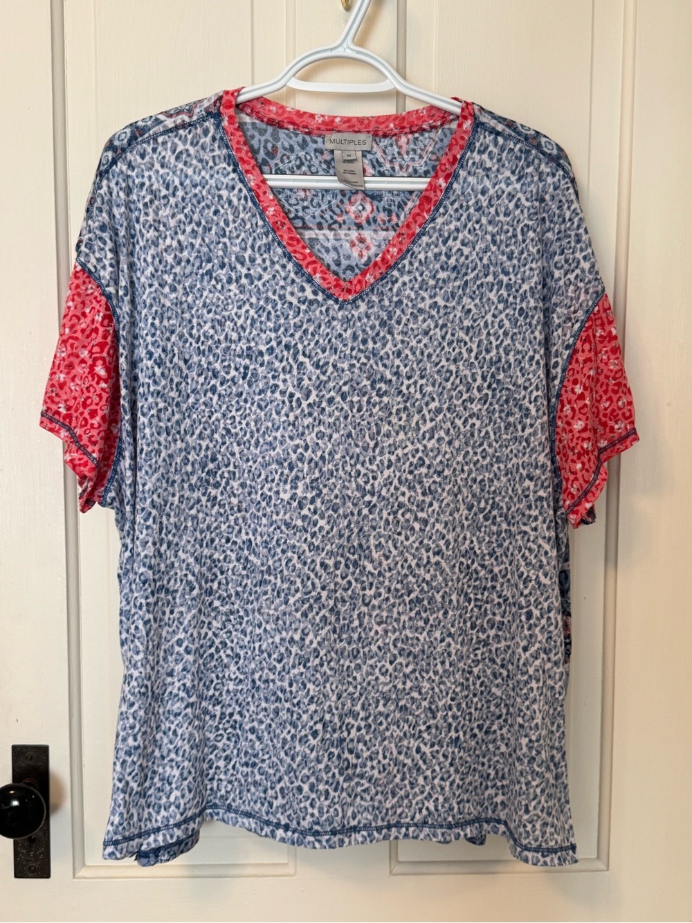 Multiples Blue and White Leopard & Coral Trim V-Neck Top Women's Size 3X